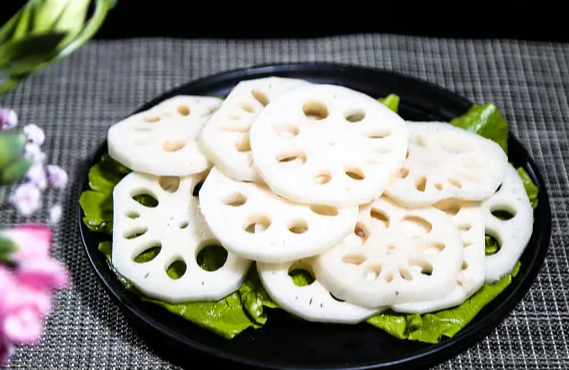 What are the benefits of eating lotus root for the elderly